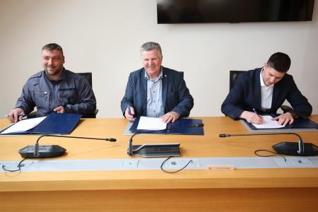Podpis pogodbe VGV 1 za PGD Dolenja vas 05 Foto Ljubo Vukelič